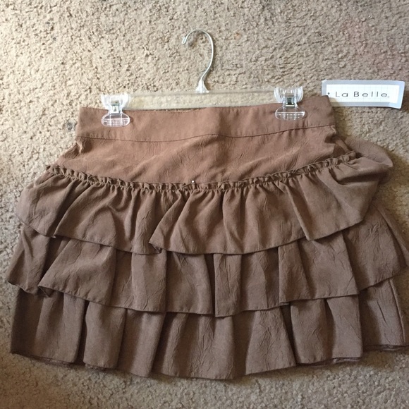 Brown frilly skirt