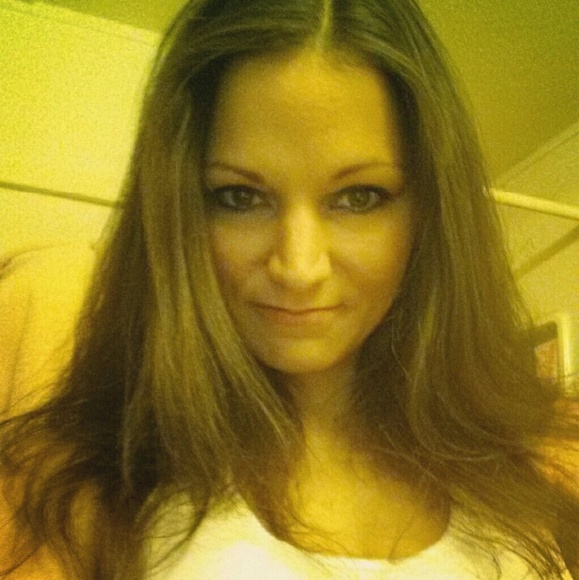 Meet your Posher, April - Picture 2 of 8