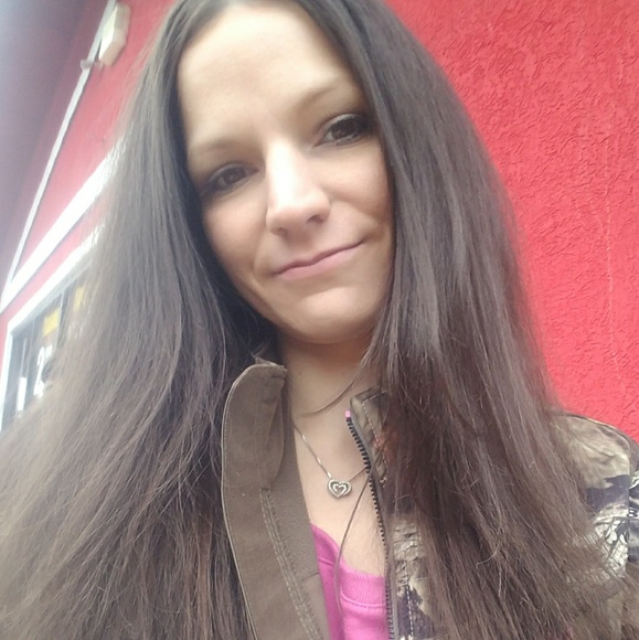 Meet your Posher, April - Picture 7 of 8