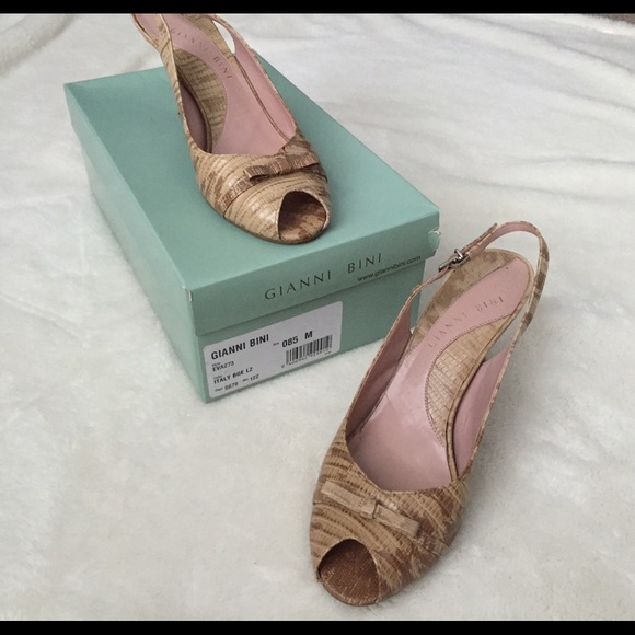 Gianni Bini peep toe heels