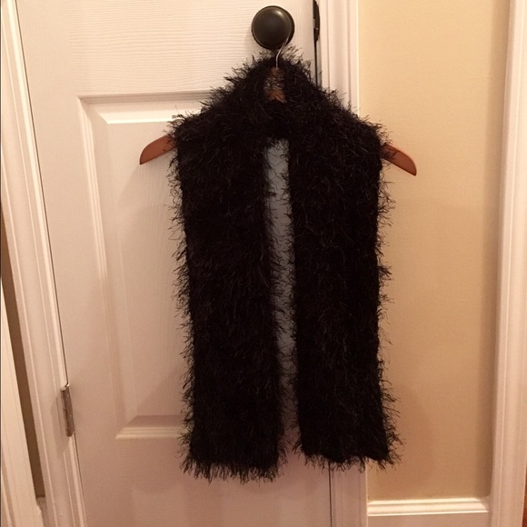 Black Scarf bought in a boutique very soft! - Picture 2 of 3