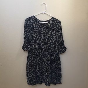 NWOT long sleeved black floral dress w/ pockets