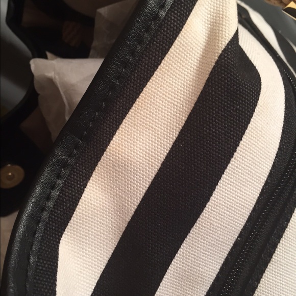 SOLD💥💥SALE💥💥 Michael Kors Shoulder Bag - Picture 3 of 4