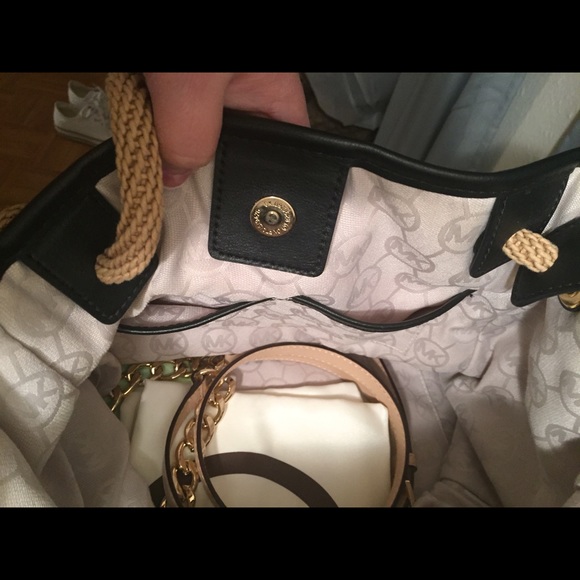 SOLD💥💥SALE💥💥 Michael Kors Shoulder Bag - Picture 4 of 4