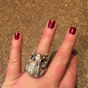 Gorgeous frog ring