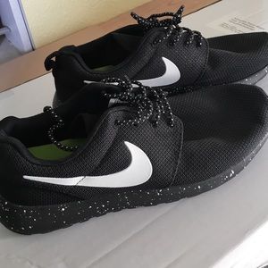 Nike Custom Roshes (Oreo)