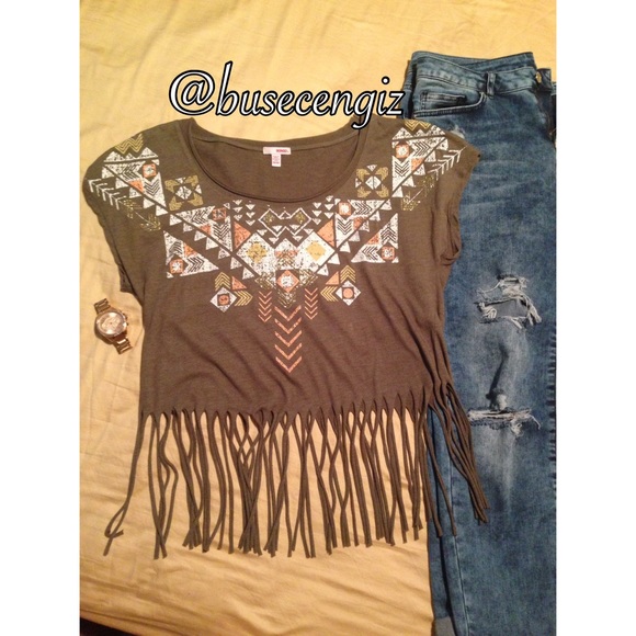 TRIBAL PRINT FRAYED CROP TOP
