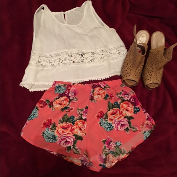 Floral shorts🌺