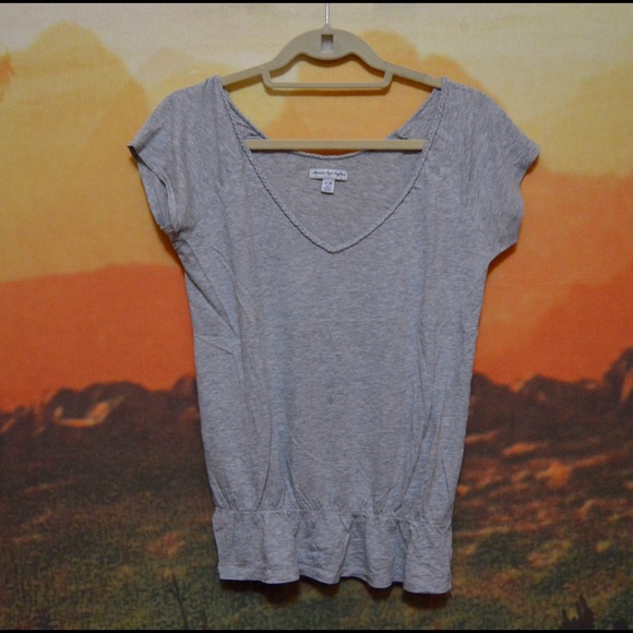 AE v-neck t-shirt
