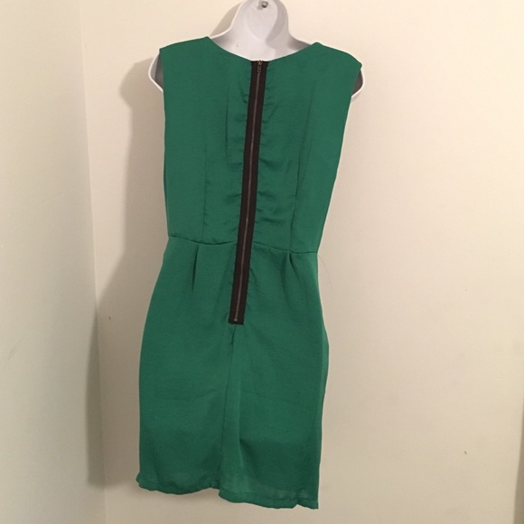 Silky green dress - Picture 2 of 4