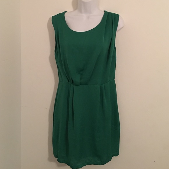 Silky green dress - Picture 3 of 4