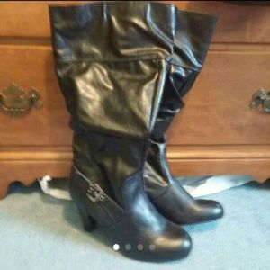 Black wide calf heeled G by guess boots
