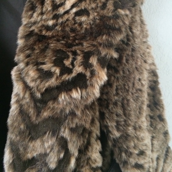 Steve Madden Faux Fur Coat - Picture 4 of 4