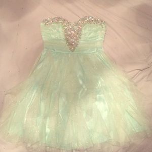 Mint green sweetheart homecoming dress!