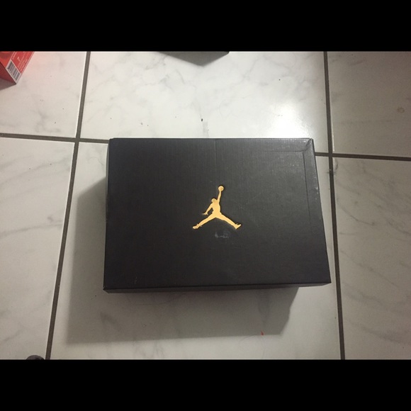 AIR JORDAN RETRO 7s (lola hare) SZ 5