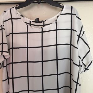 Forever 21 Grid print top