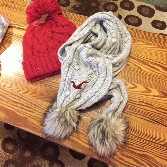 Hollister scarf
