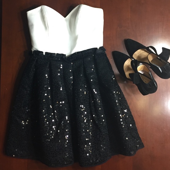 Betsey Johnson Dresses & Skirts - Betsey Johnson Evening dress