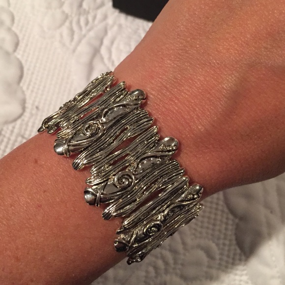 Lightweight Silver Design Bracelet - image 2
