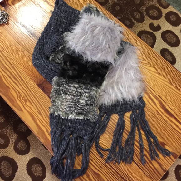 Collection eighteen scarf
