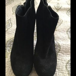 Never Worn Gianni Bini Suede Ankle Boot