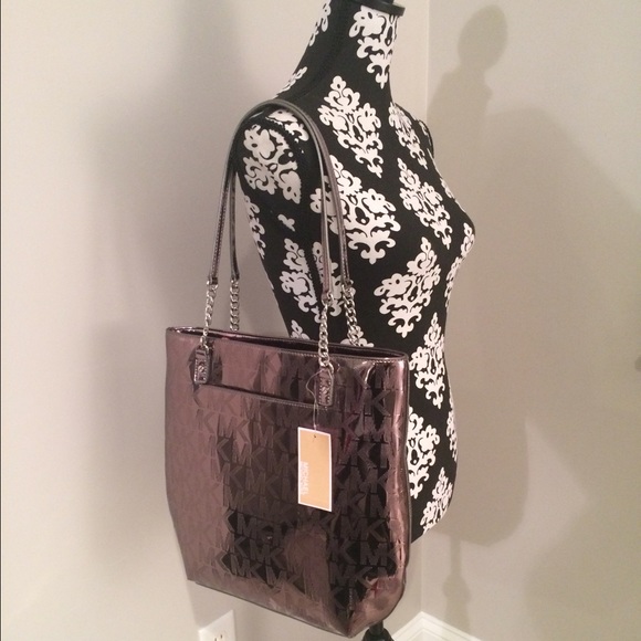 Michael Kors Handbags - ❄️HOLIDAY SALE❄️ MK Jet Set Chain Tote in Nickel