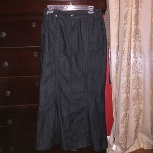 BLUE JEAN SKIRT 😉