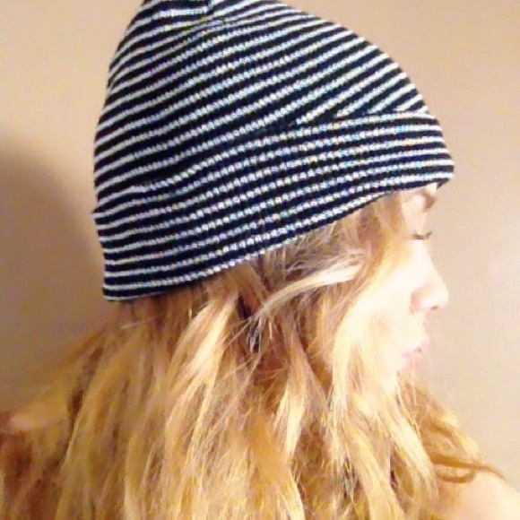 BLACK AND WHITE STRIPED BEANIE 🔲