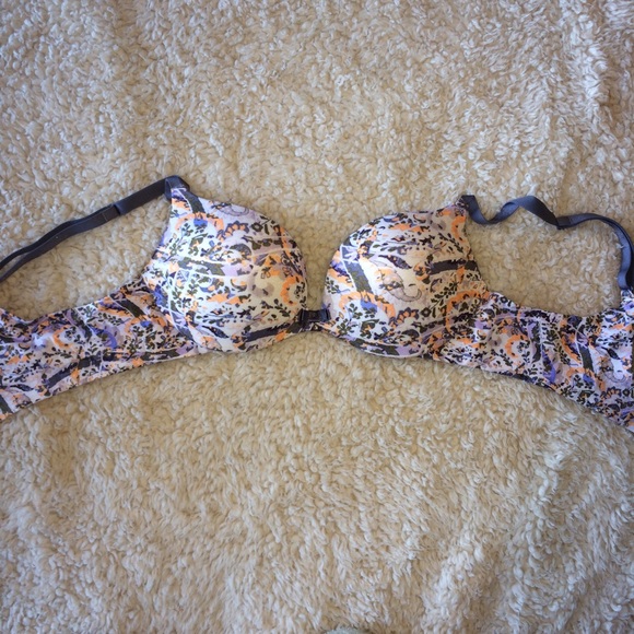 Victoria's Secret Plunge Pushup Bra