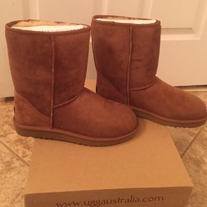 Brand New Men's classic Uggs (Tan)