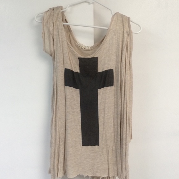 Forever 21 Tops - Short sleeve super comfy shredded cross t-shirt