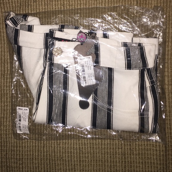 ‼️Motel Rocks Debbie Stripe Shorts - Picture 4 of 4