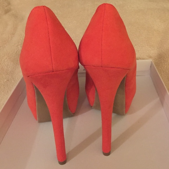 High heels - Picture 3 of 3