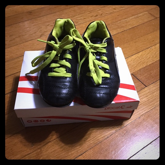 Kid's Soccer Cleats