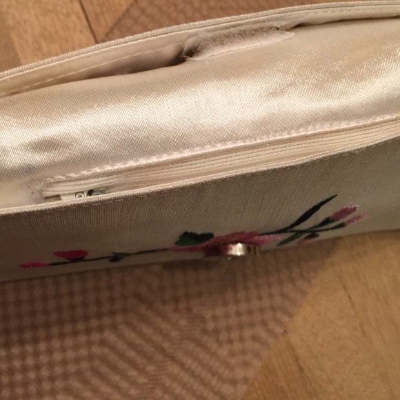 Beautiful Lined Canvas Wallet w Floral Embroidery - Picture 3 of 3