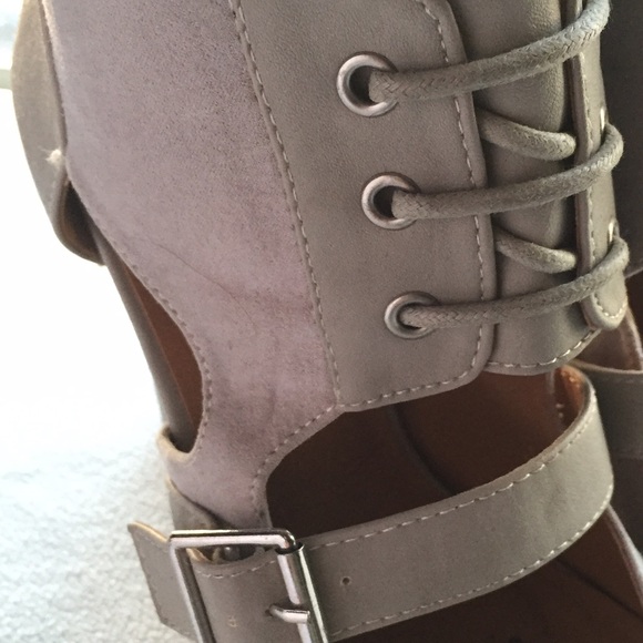 Heels - Picture 3 of 4