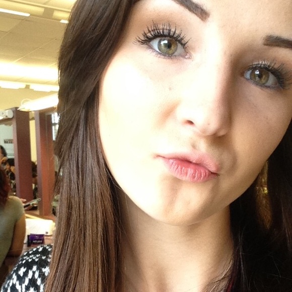 Meet your Posher, Brooke