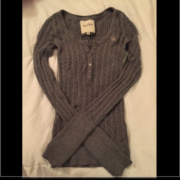 *FOR @WOAHITSHAYLEY* Abercrombie sweater 🐰