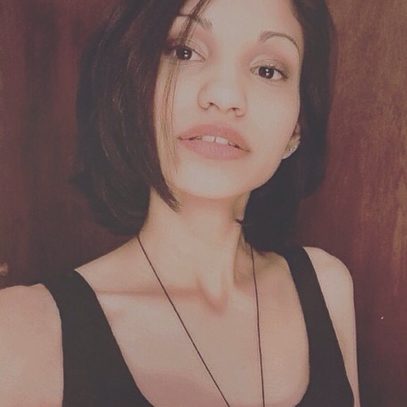 MEET THE POSHER - Natalia 😊 - Picture 1 of 4