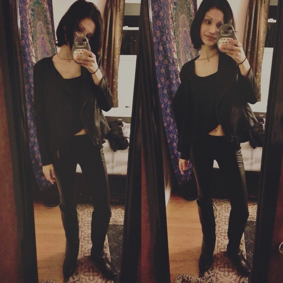 MEET THE POSHER - Natalia 😊 - Picture 3 of 4