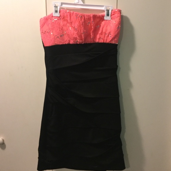 Black and coral dress - Picture 1 of 3