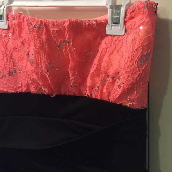 Black and coral dress - Picture 2 of 3