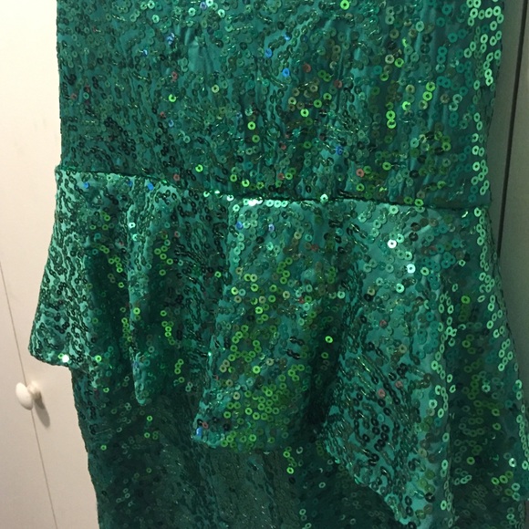 Mermaid emerald dress - Picture 2 of 3
