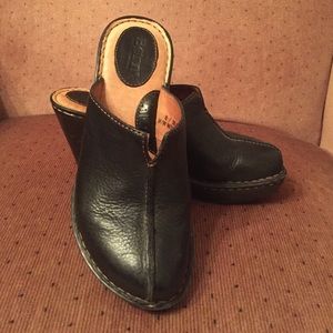 Black wedge Born slip-on