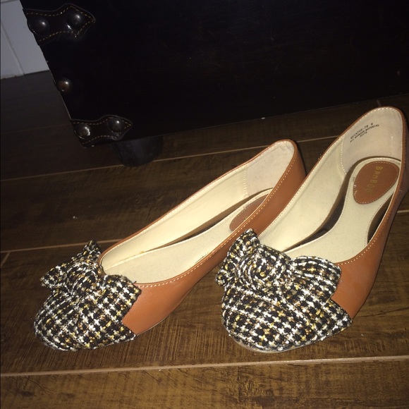 Cute comfortable flats! NEVER USED! - Picture 3 of 3