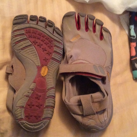 Vibram 5 finger toe shoes
