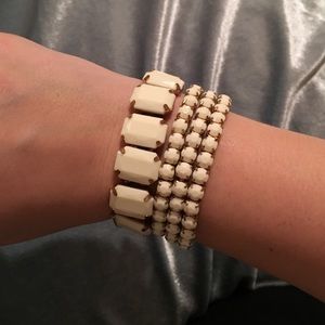 Set of 4 fashions bracelets