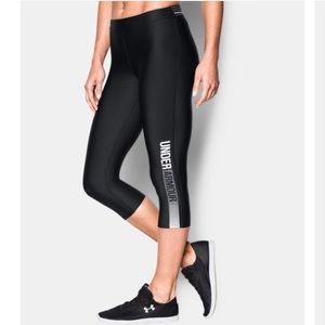 Under Armour black capris
