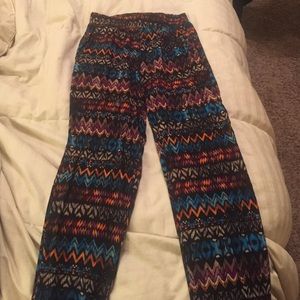Patterned straight-legged pants