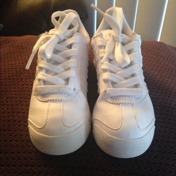 Kids unisex white Adidas Samoa size 12